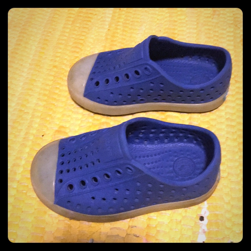 Native Jefferson toddler size 5